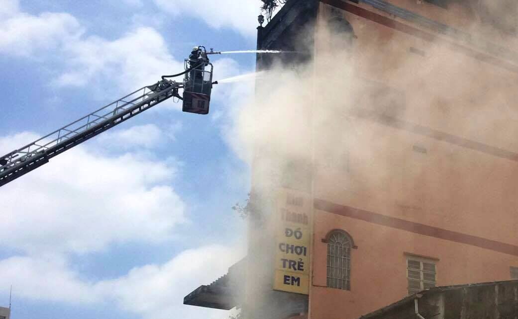 cháy gần chợ hóa chất lớn nhất Sài Gòn ảnh 2 chay gan cho hoa chat lon nhat Sai Gon anh 2