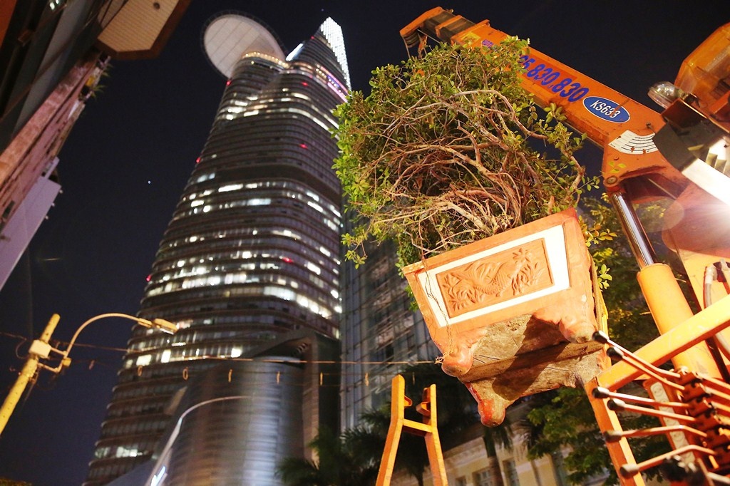 Quan 1 de lai cau thang chiem via he cua nha cu ba 80 tuoi hinh anh