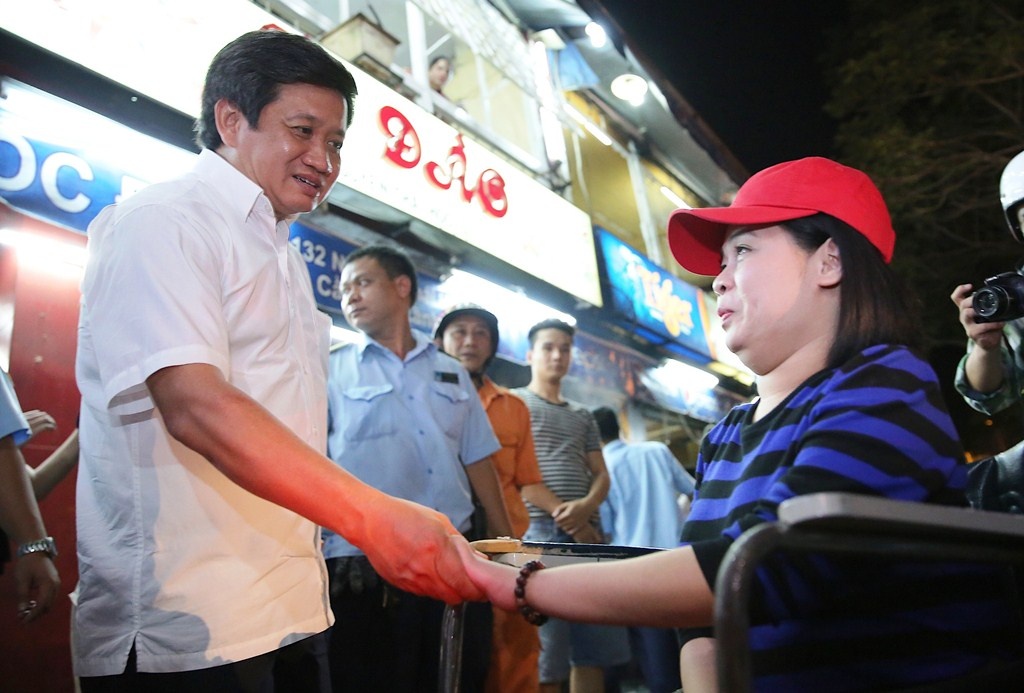 Người mẫu khỏa thân Cao Thùy Linh bị cẩu xe ảnh 9 Nguoi mau khoa than Cao Thuy Linh bi cau xe anh 9