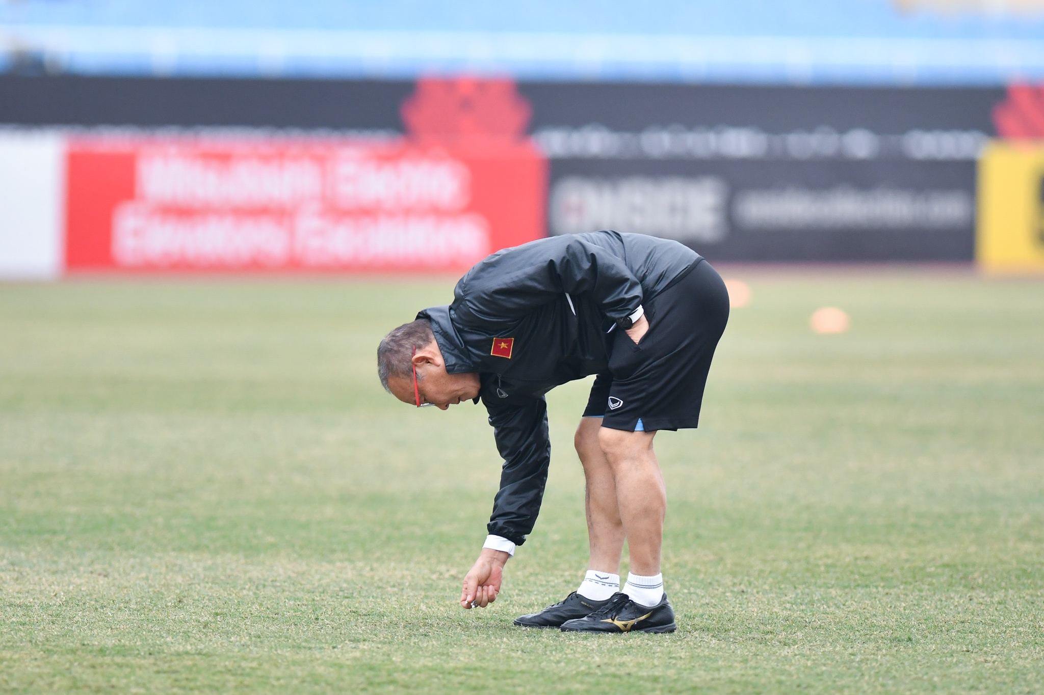 Ong Park Hang-seo nho co trong buoi tap cua tuyen Viet Nam hinh anh