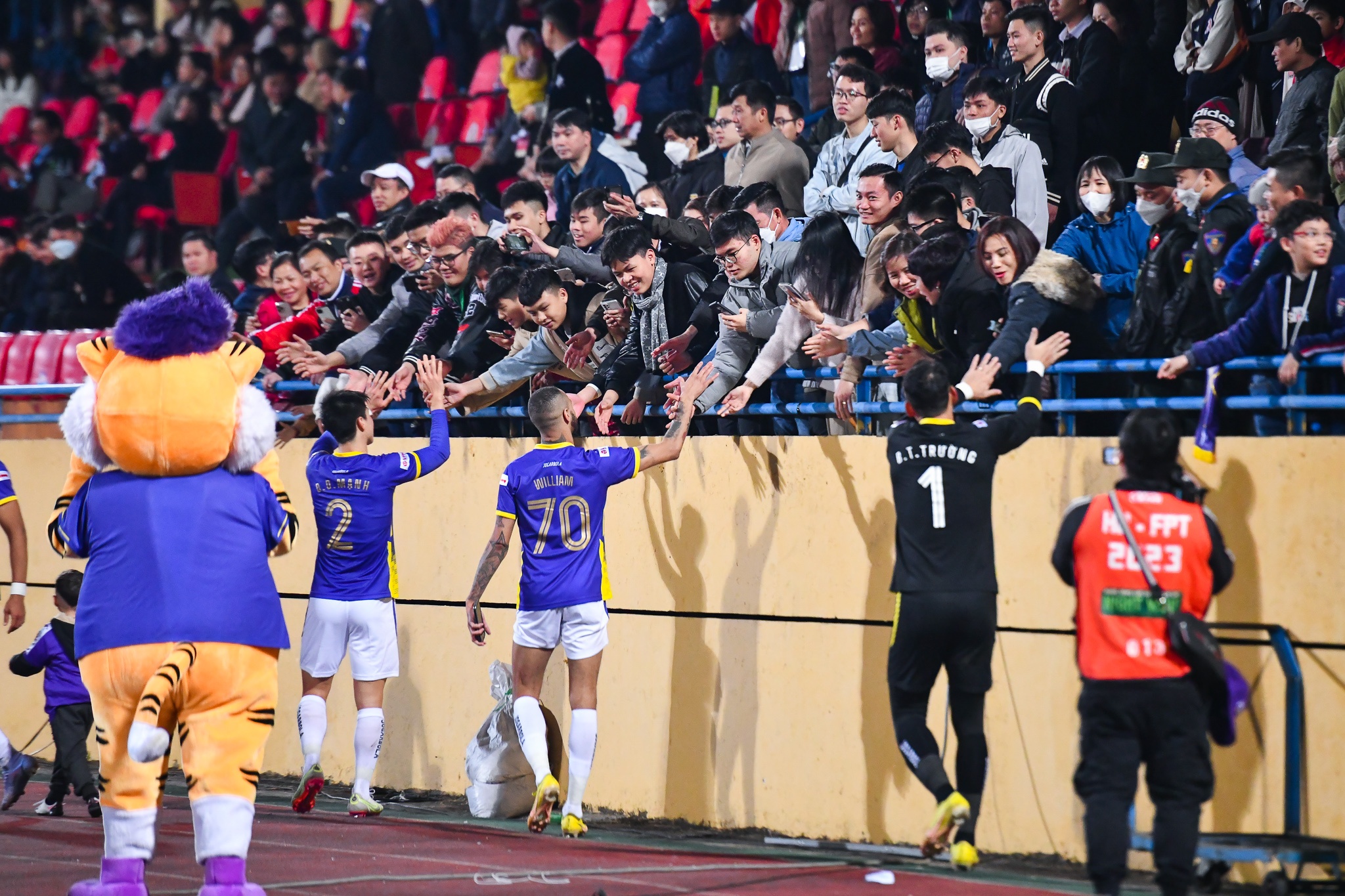 CLB Ha Noi vo dich anh 5