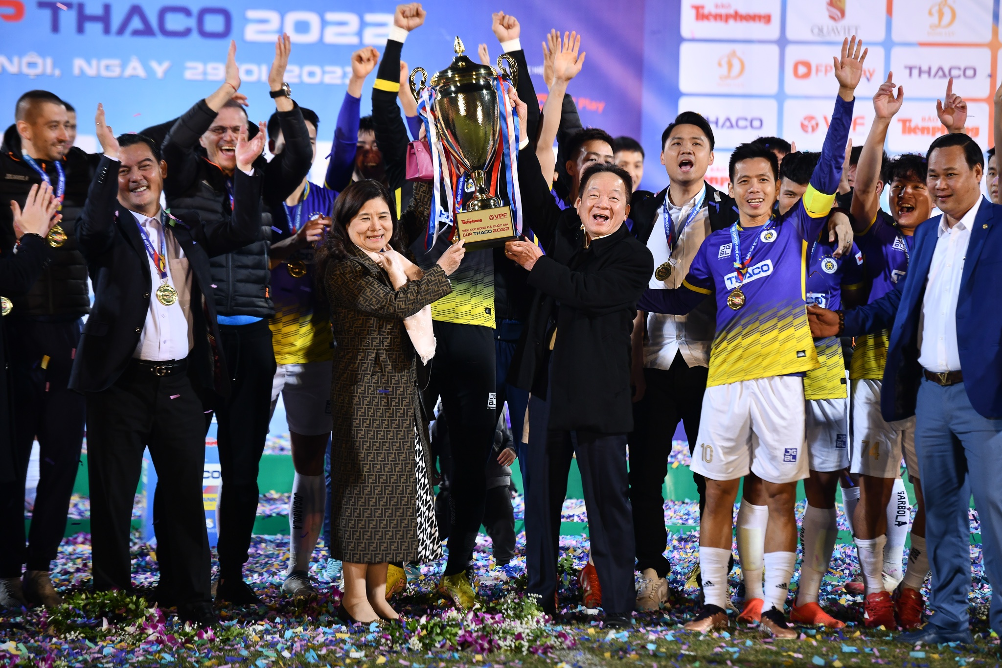 CLB Ha Noi vo dich anh 7