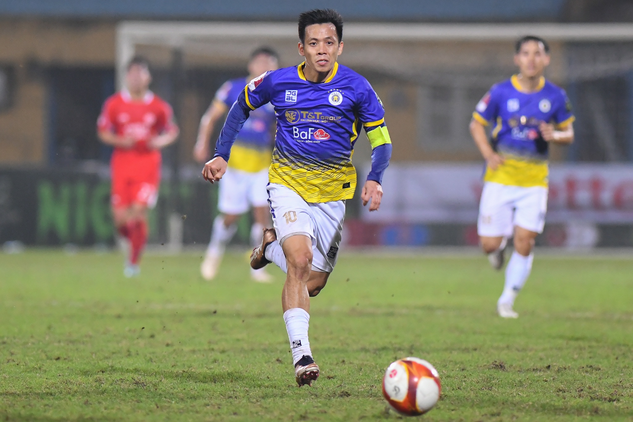 Van Quyet noi nong anh 8