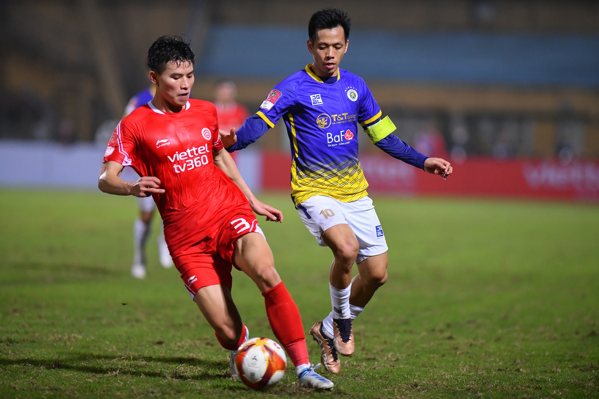 Van Quyet noi nong anh 4