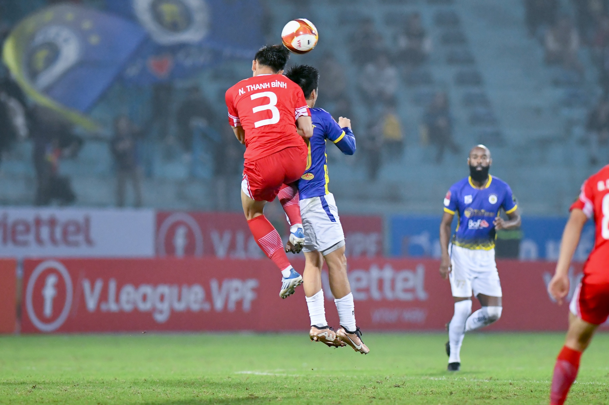 Van Quyet noi nong anh 1