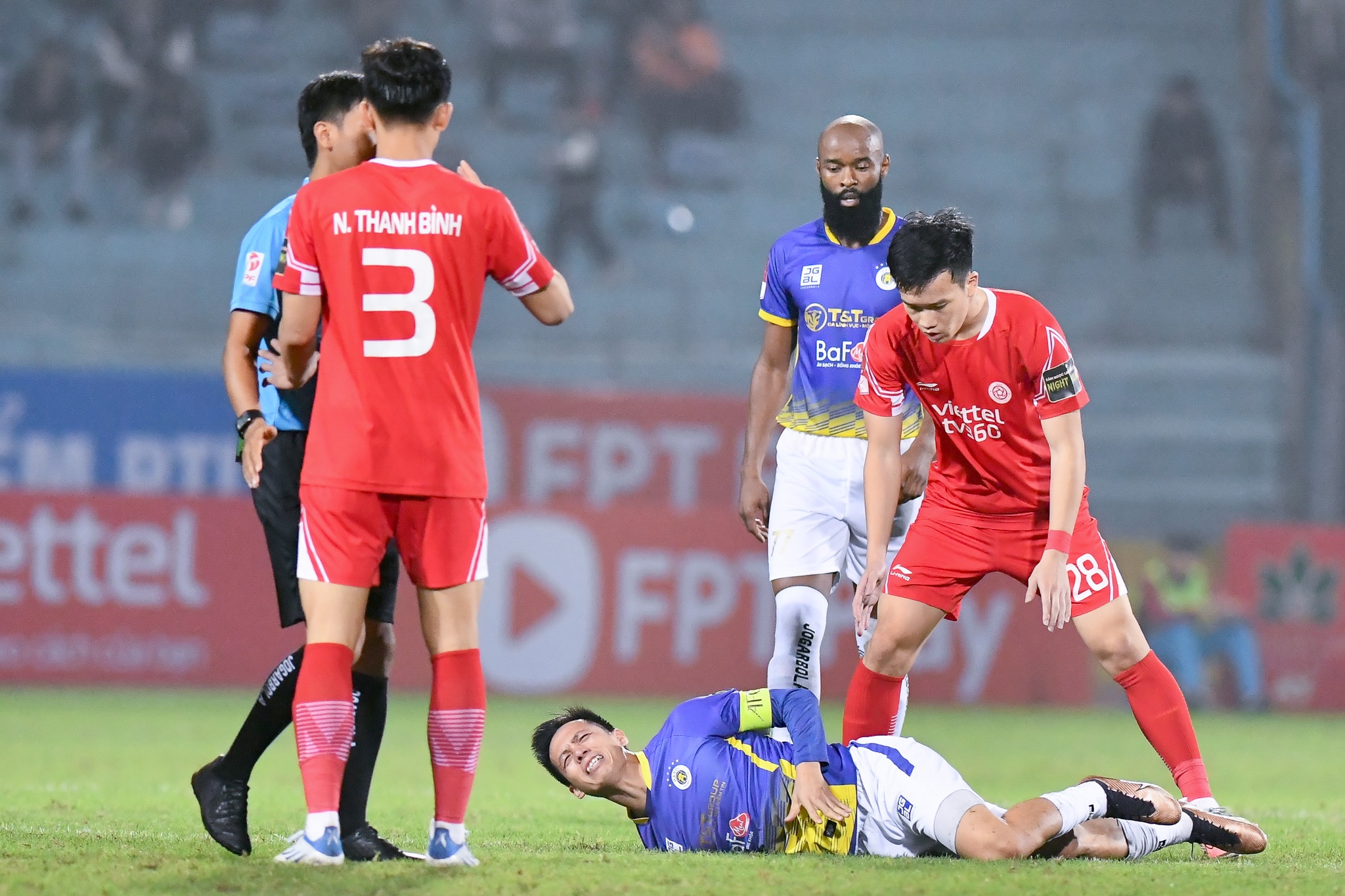 Van Quyet noi nong anh 2