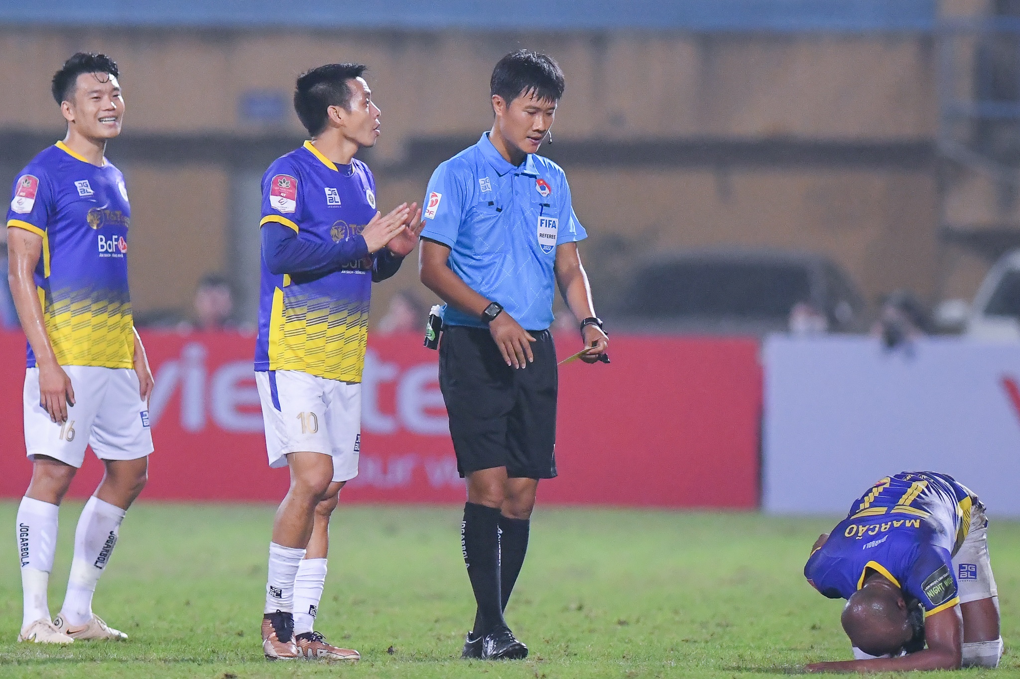 Van Quyet noi nong anh 7