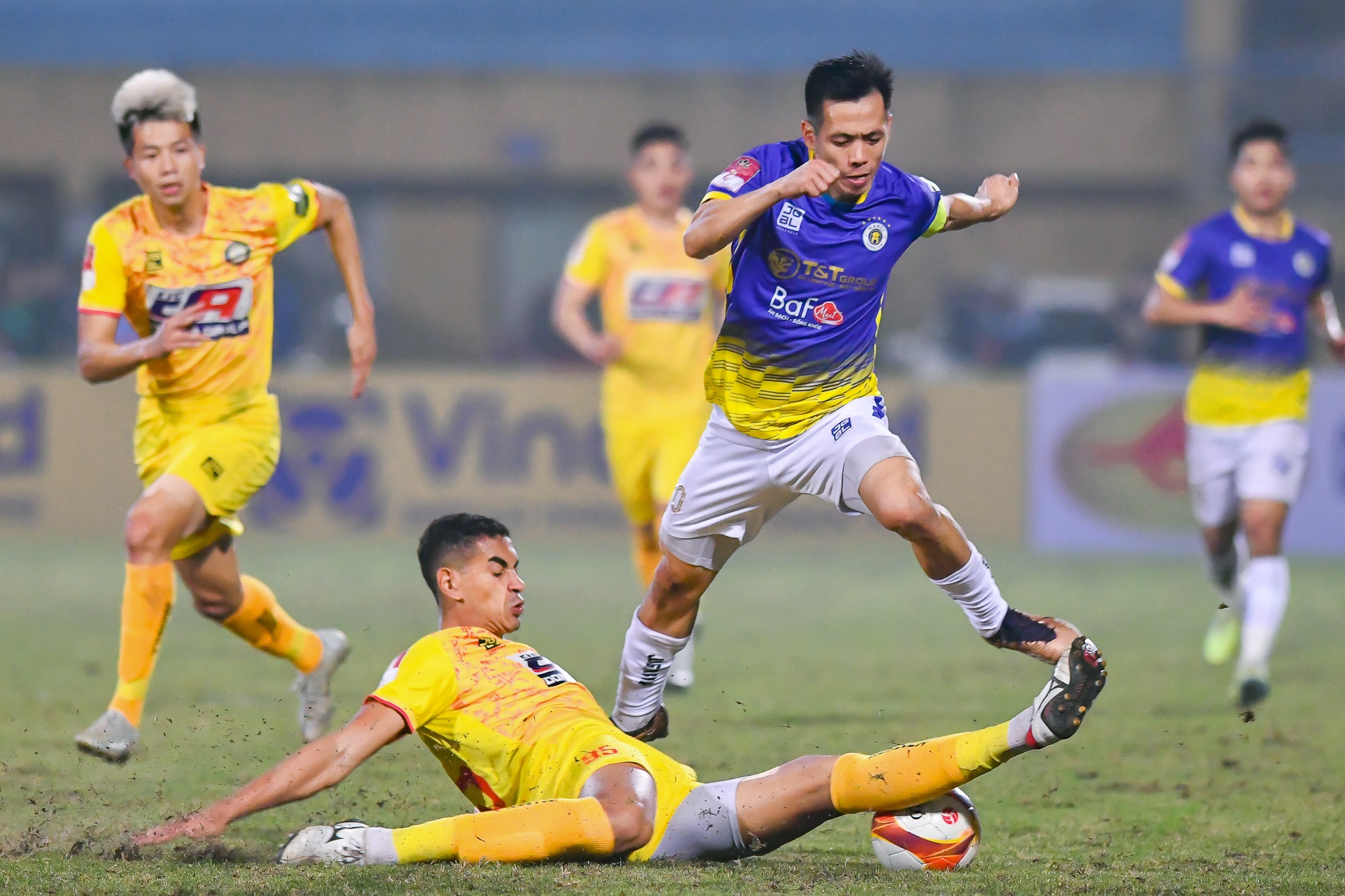 Van Quyet lan dau tit ngoi o V.League 2023 hinh anh