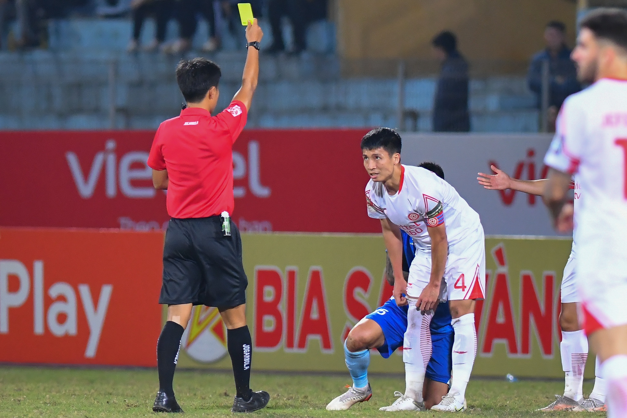 Trong tai dinh chan thuong anh 6