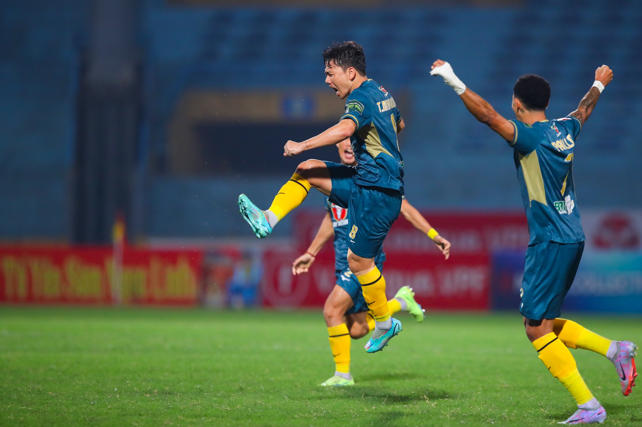 Minh Vuong lap sieu pham anh 2