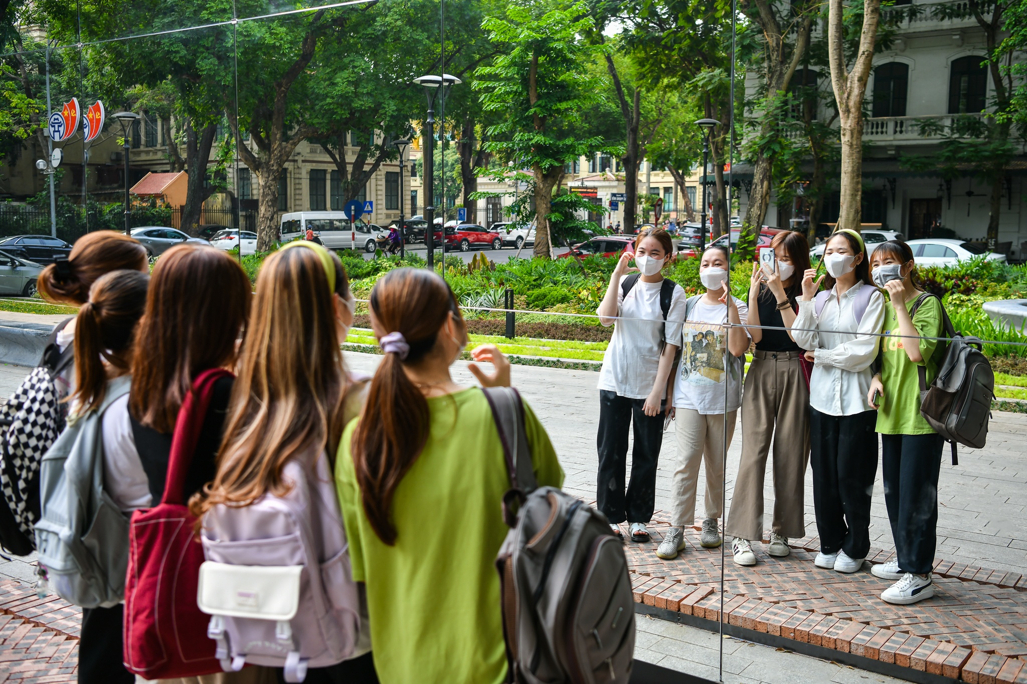 Nha guong dac biet anh 4