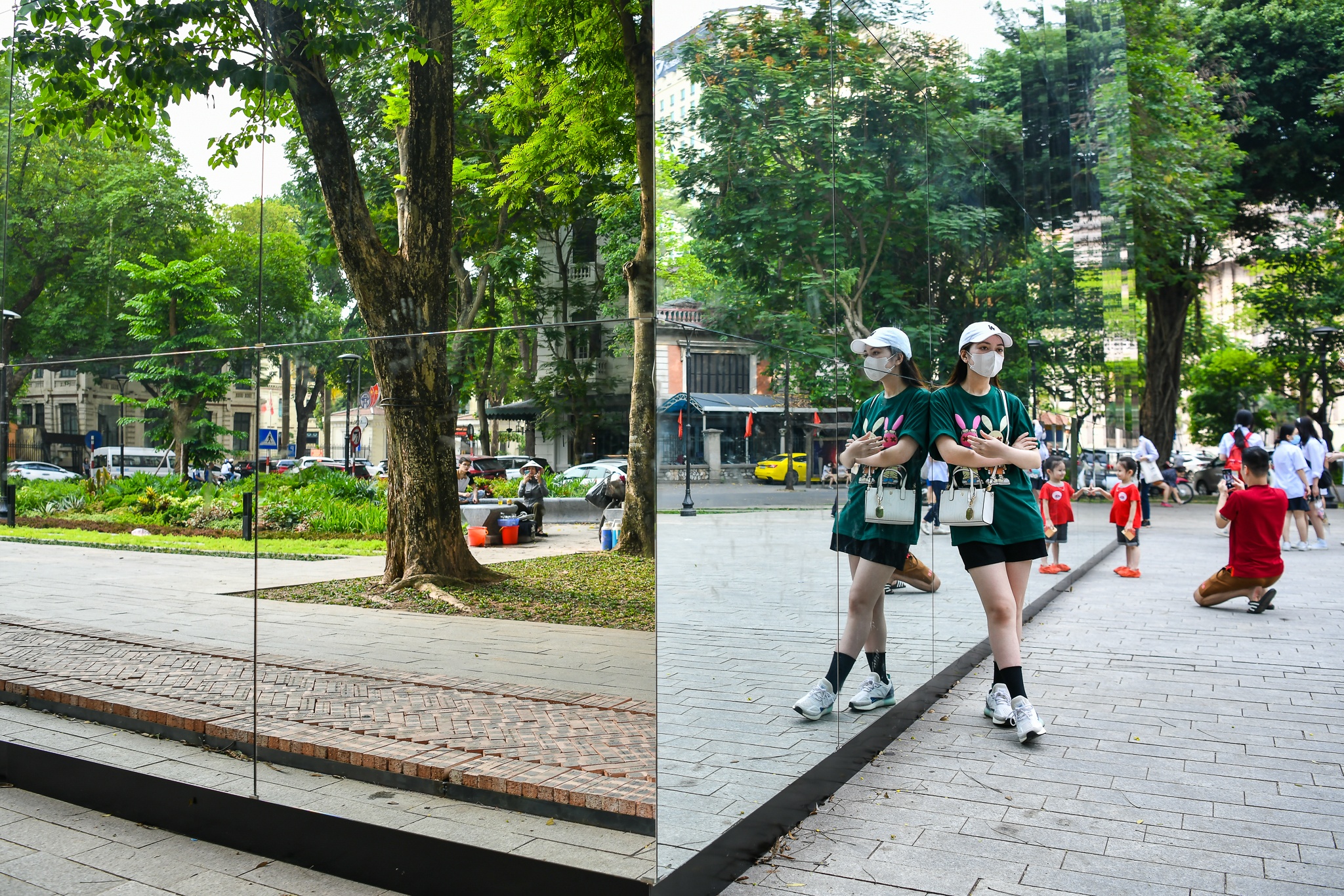 Nha guong dac biet anh 13