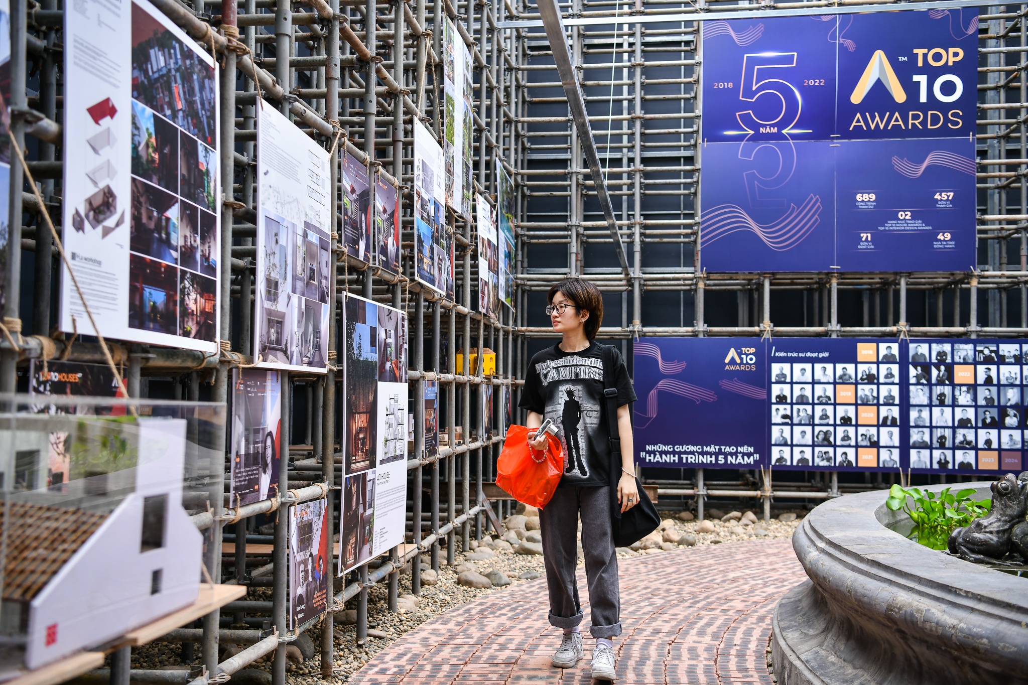 Nha guong dac biet anh 11