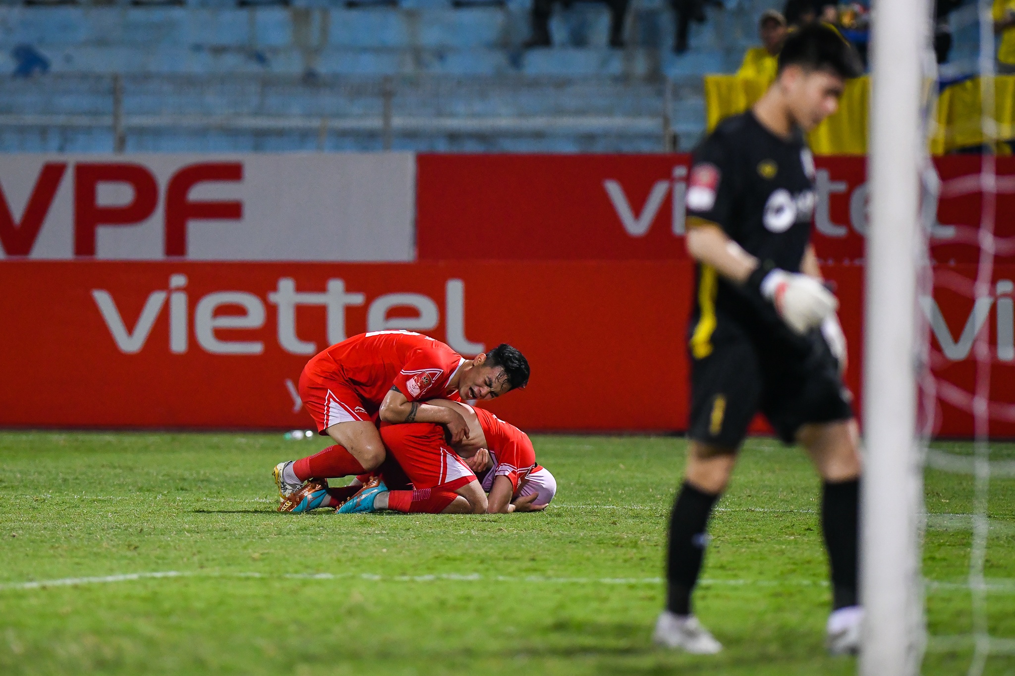 Nham Manh Dung ghi ban anh 3