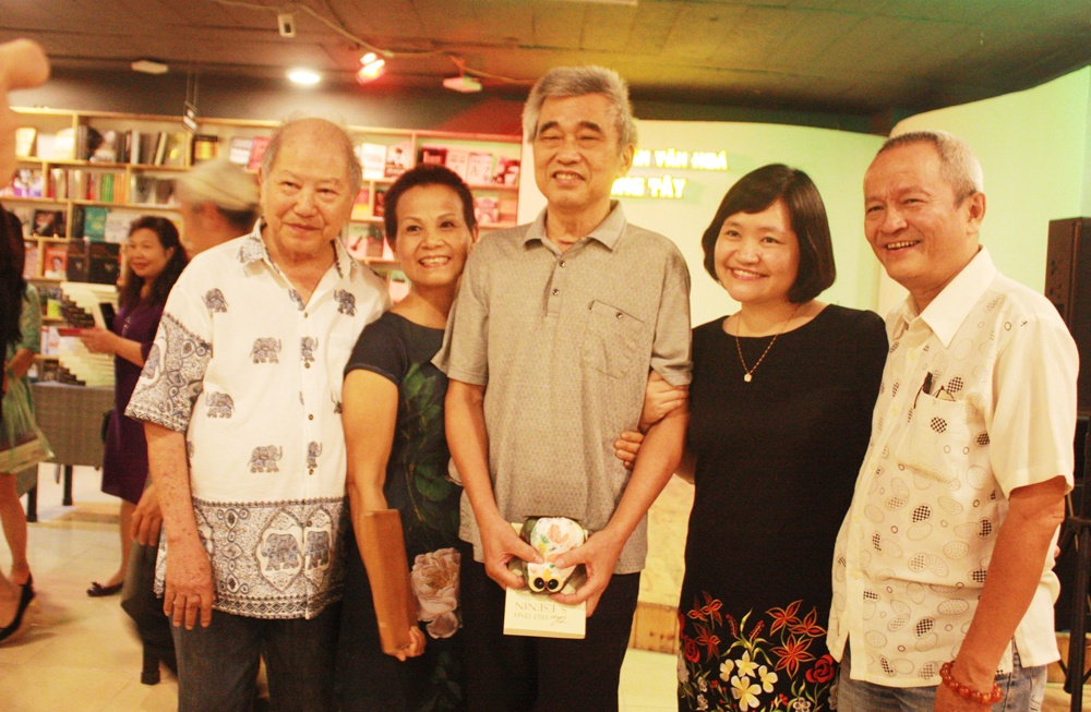 Doan Tu Huyen,  Van hoc Nga anh 1