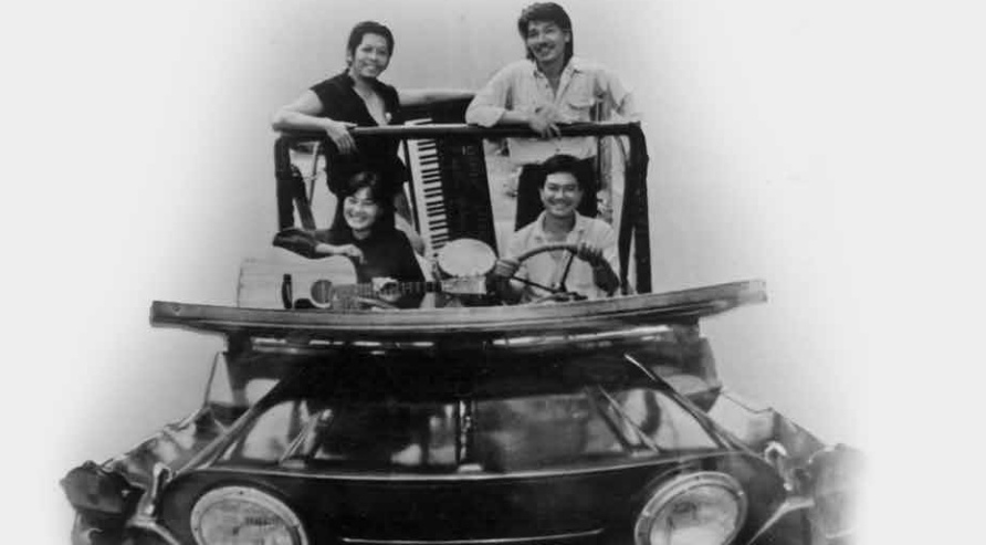 Tran Tien thoi 'noi mau giang ho' xach dan du ca hinh anh