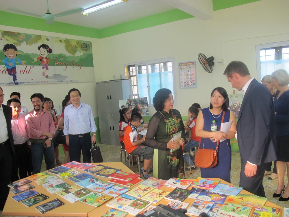 Van hoc thieu nhi,  Dai su quan Dan Mach anh 5