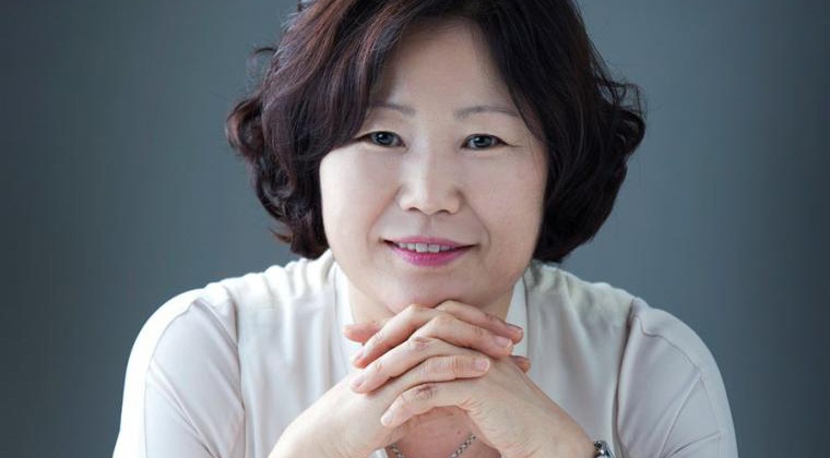 Nha van Han Quoc Hwang Sun-mi giao luu voi ban doc Viet hinh anh