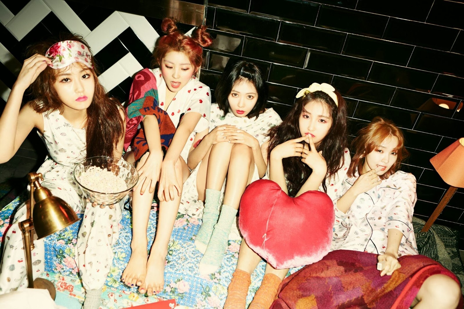 4minute tung MV phong cach 3 trong 1 hinh anh