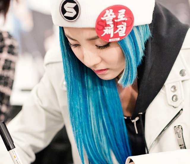 Dara (2NE1) dien ao nghin do di hop fan hinh anh