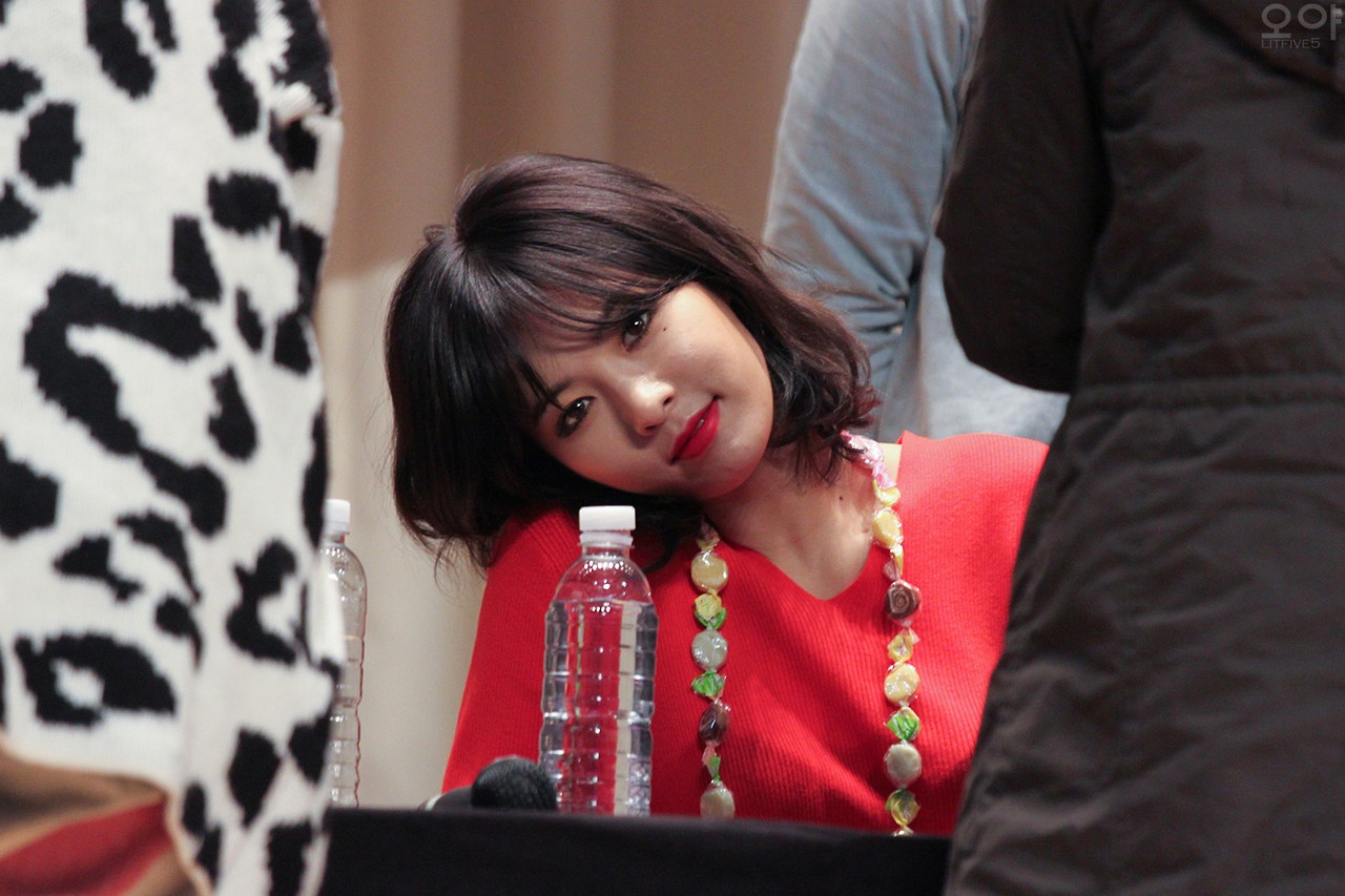 HyunA nghiêng đầu đáng yêu. Ảnh: