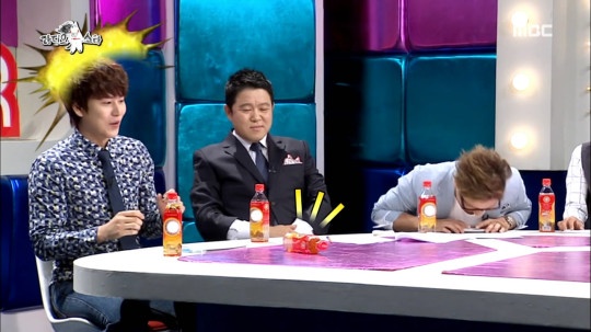 Hara ném chai nước về phía Kyuhyun. Ảnh: soompi