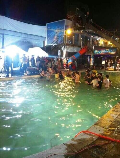 Có vẻ 6 chàng trai 2PM sẽ quậy hết mình trong video mới. Ảnh: onehallyu