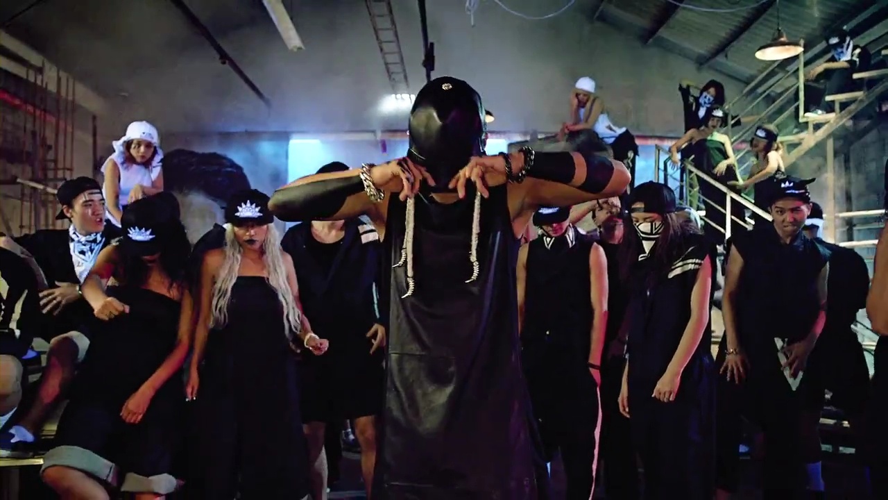 Ca khúc thành công lớn, nhờ kết hợp nhiều thể loại âm nhạc, giữa hip hop, soul, rap trên nền nhạc điện tử. MV cũng mang màu sắc u tối, nổi loạn và gần với những gì Tae Yang thể hiện cùng Big Bang qua album ALIVE