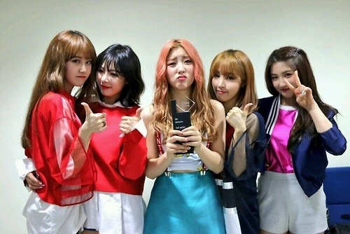 4minute bat khoc khi danh bai SNSD va 2NE1 hinh anh