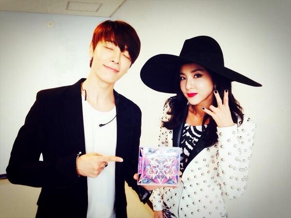 Dara khoe anh tinh ban 10 nam voi Donghae (Suju) hinh anh