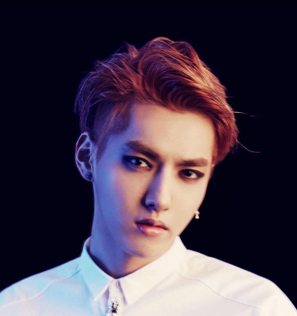 Kris, sinh năm 1990, người Canada gốc Hoa.