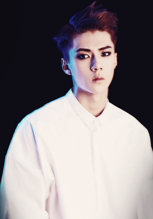 Sehun, sinh năm 1994, em út tinh quái của nhóm.
