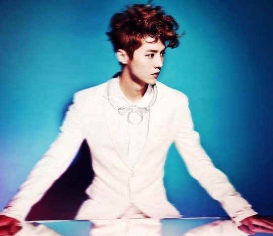 EXO lo them anh tao hinh Kai va Luhan hinh anh