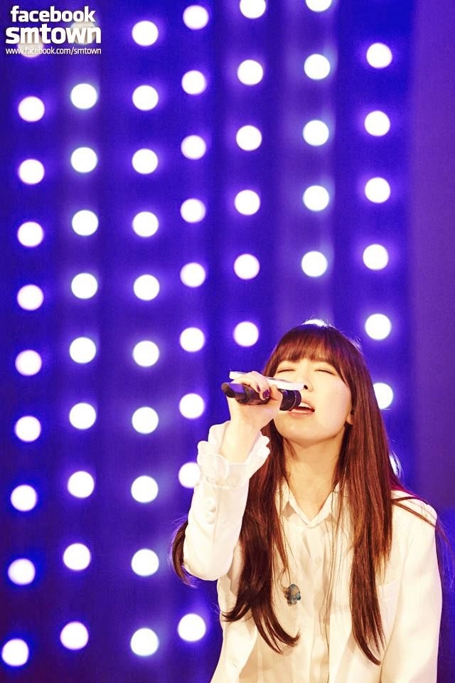 Giọng ca vàng của SNSD tranh thủ khoe giọng.