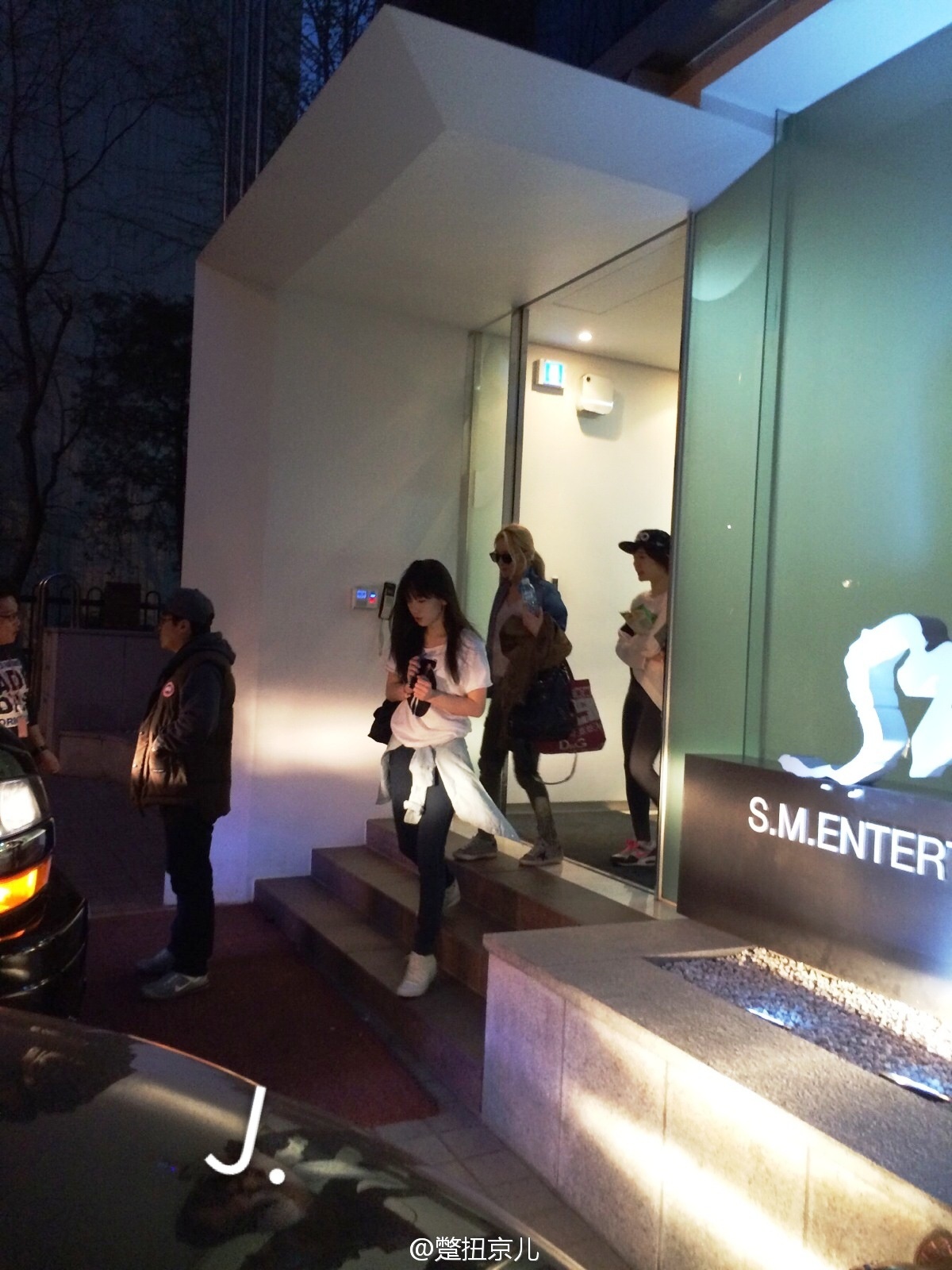 Dường như công ty SM đã triệu tập hầu hết thành viên của SNSD, hoặc đây chỉ là hoạt động tập luyện thường lệ.