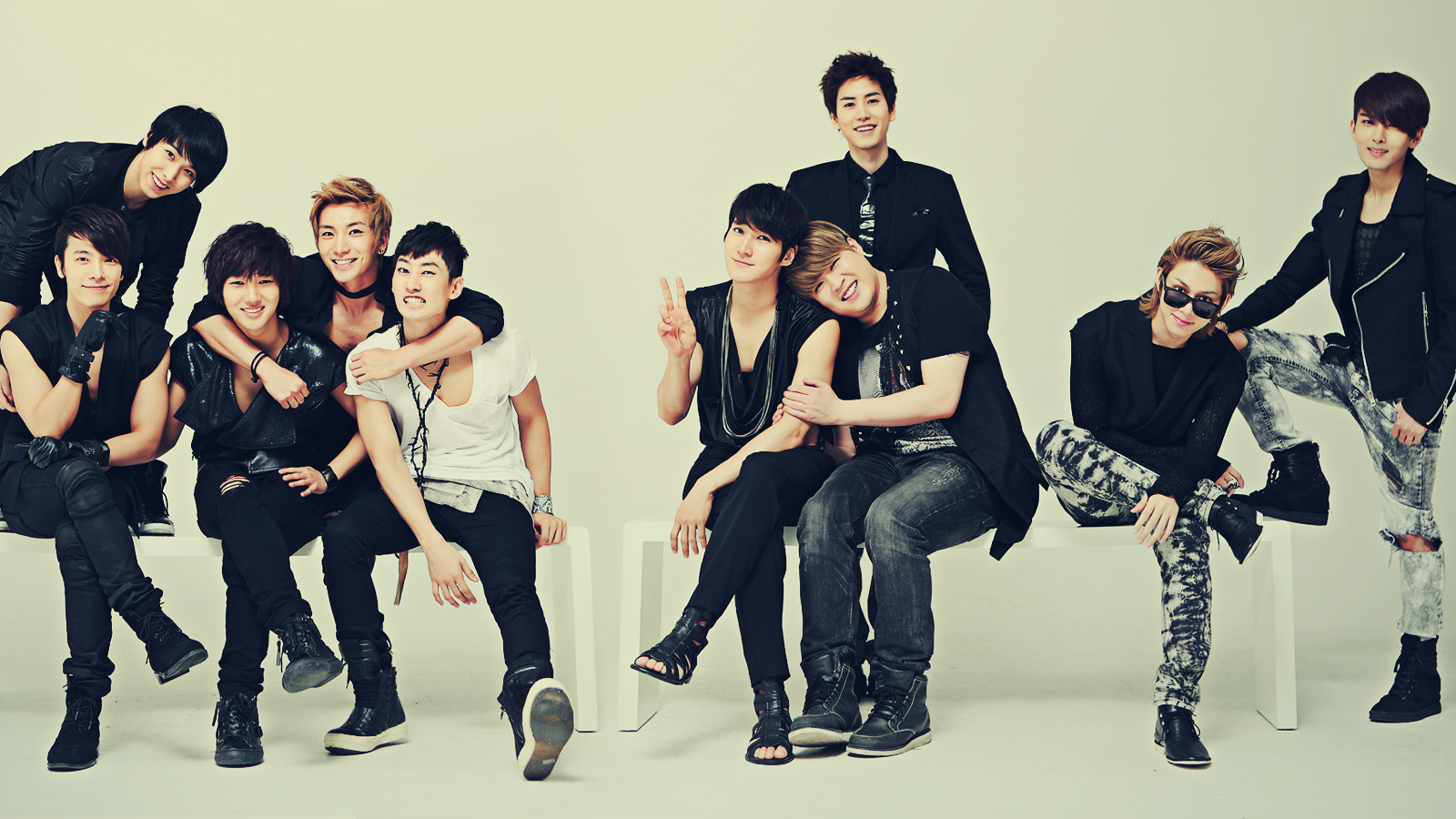 Super Junior vẫn thành công mặc cho những ánh mắt coi thường. Ảnh: fanpop