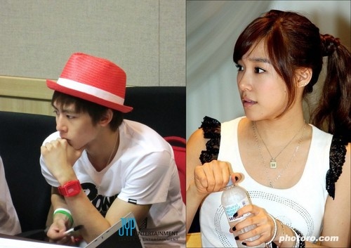 Hết vòng tay lại đến vòng cổ. Tuy nhiên, chiếc vòng khá mảnh, đơn giản và khó gây chú ý. 