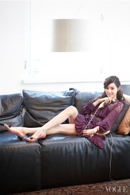 Tiffany áo tím thanh lịch. Ảnh: vogue