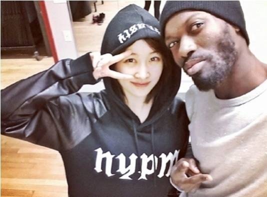 KARA chụp chung với nhà biên đạo Jermain Browne. Ảnh: instagram