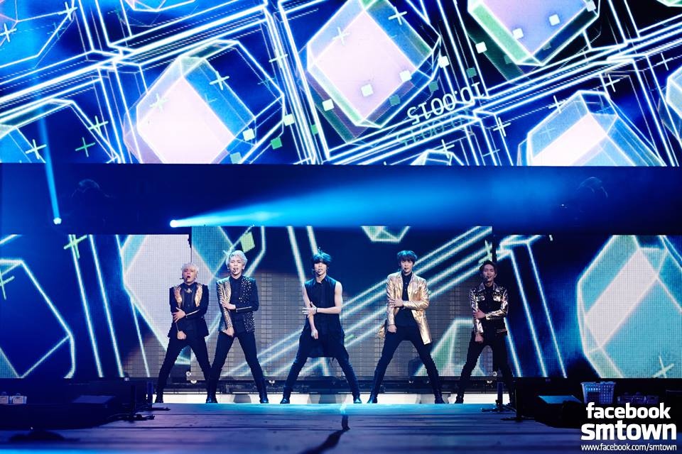 Đêm nhạc thu hút hơn 8.000 khán giả.