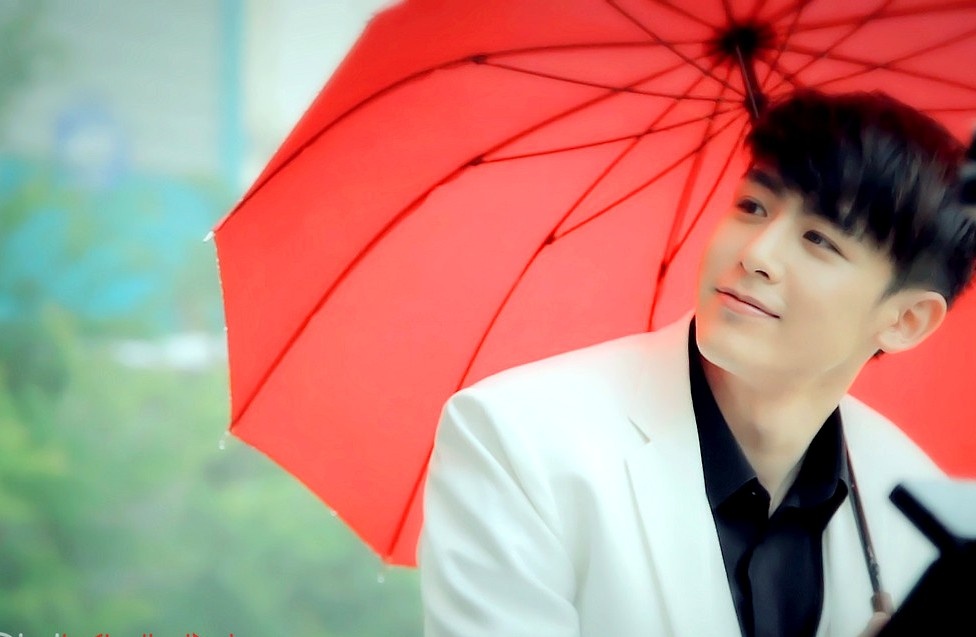 Nickhun (2PM) len tieng sau scandal hen ho hinh anh