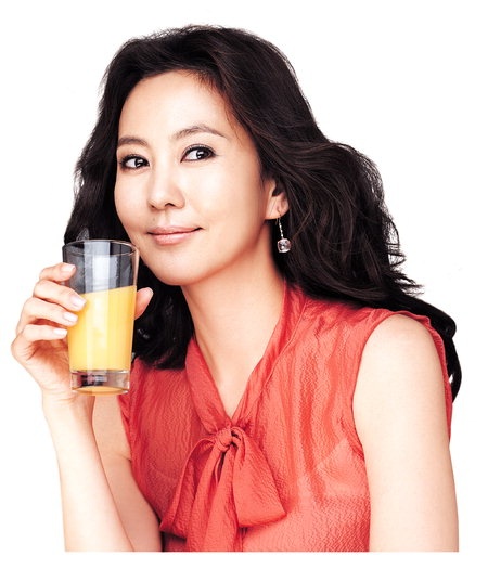 Nữ diễn viên kỳ cựu Kim Nam Joo xếp thứ 8, với 3 phiếu. Phim truyền hình gần nhất là You Who Rolled in Unexpectedly (2013).