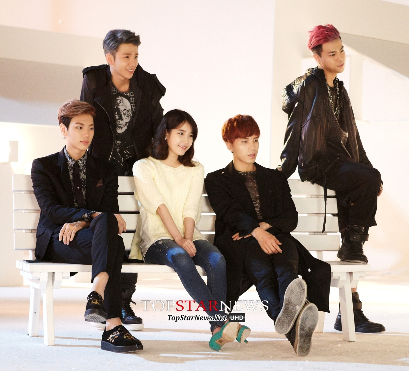 IU kêu gọi fan ủng hộ bài hát ra mắt của HIGH4. Ảnh: Topstarnews