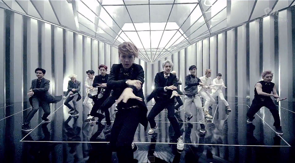 Có vẻ EXO cũng vẫn chưa thoát khỏi MV đóng hộp yêu thích của nhà SM. Ảnh: facebook