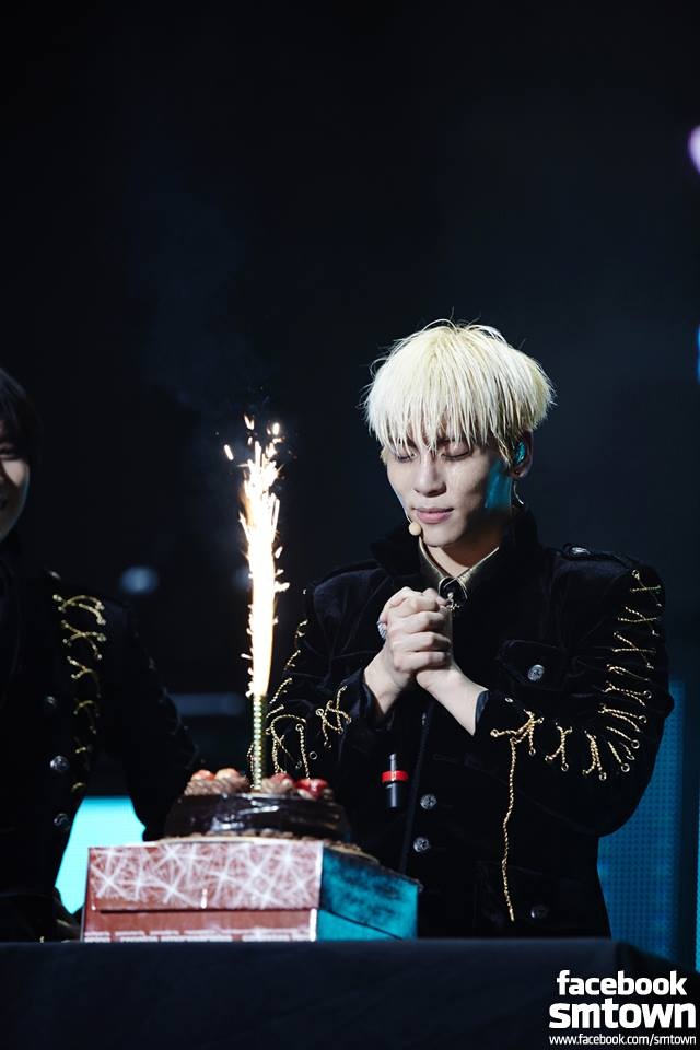 Jonghyun đón sinh nhật ngay trên sân khấu SHINee World 3 khi lưu diễn ở Argentina, ngày 8/4. Ảnh: facebook