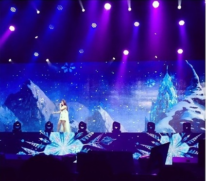 Suzy nga khi bieu dien Let It Go hinh anh
