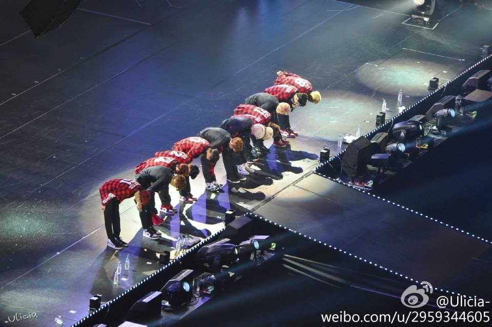 Hơn 100.000 người hâm mộ đã tới cổ vũ EXO trong 3 ngày họp fan. Ảnh: facebook