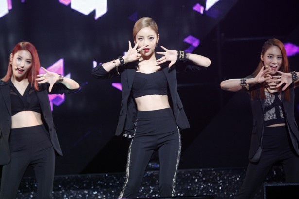 Hiện tại, KARA đang giữ đội hình 3 người. Ảnh: tenasia