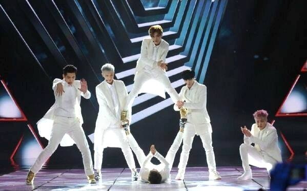 EXO-M dien sung du em ut sot cao hinh anh