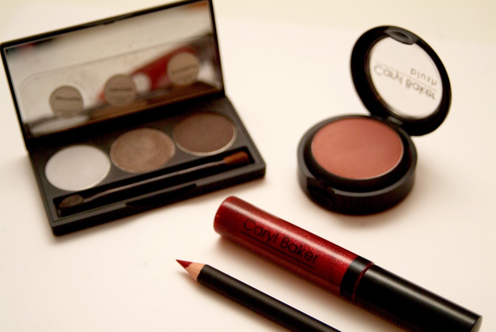 Sư Tử chăm sóc ngoại hình.